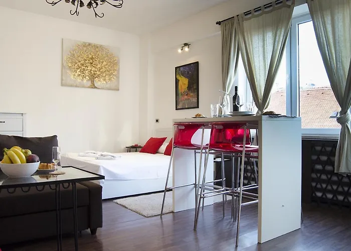 Studio Apartment With A View Of Ban Jelacic Square